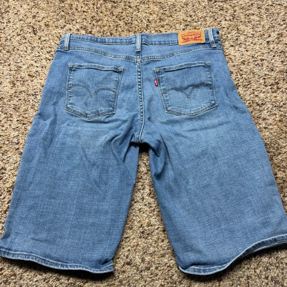Levis Womens Blue Distressed Denim Bermuda‎ Shorts Size 31 Mid Rise Stretch